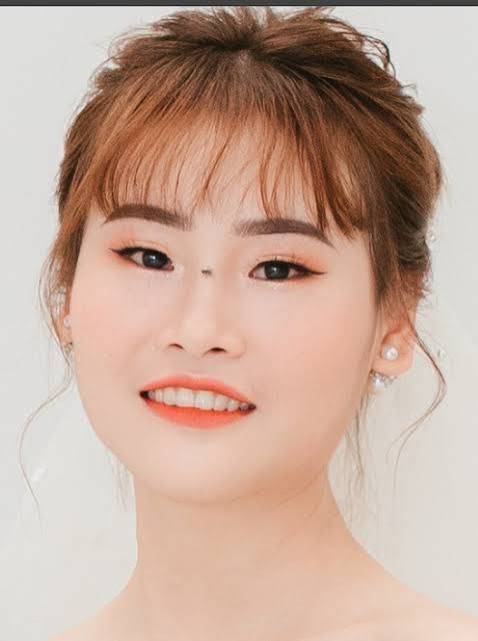 Chị Thu Hà